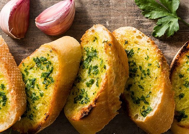 grilled-garlic-bread